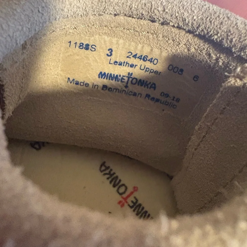 Minnetonka Beige Suede Kids Moccasins with Rainbow Glitter Hearts